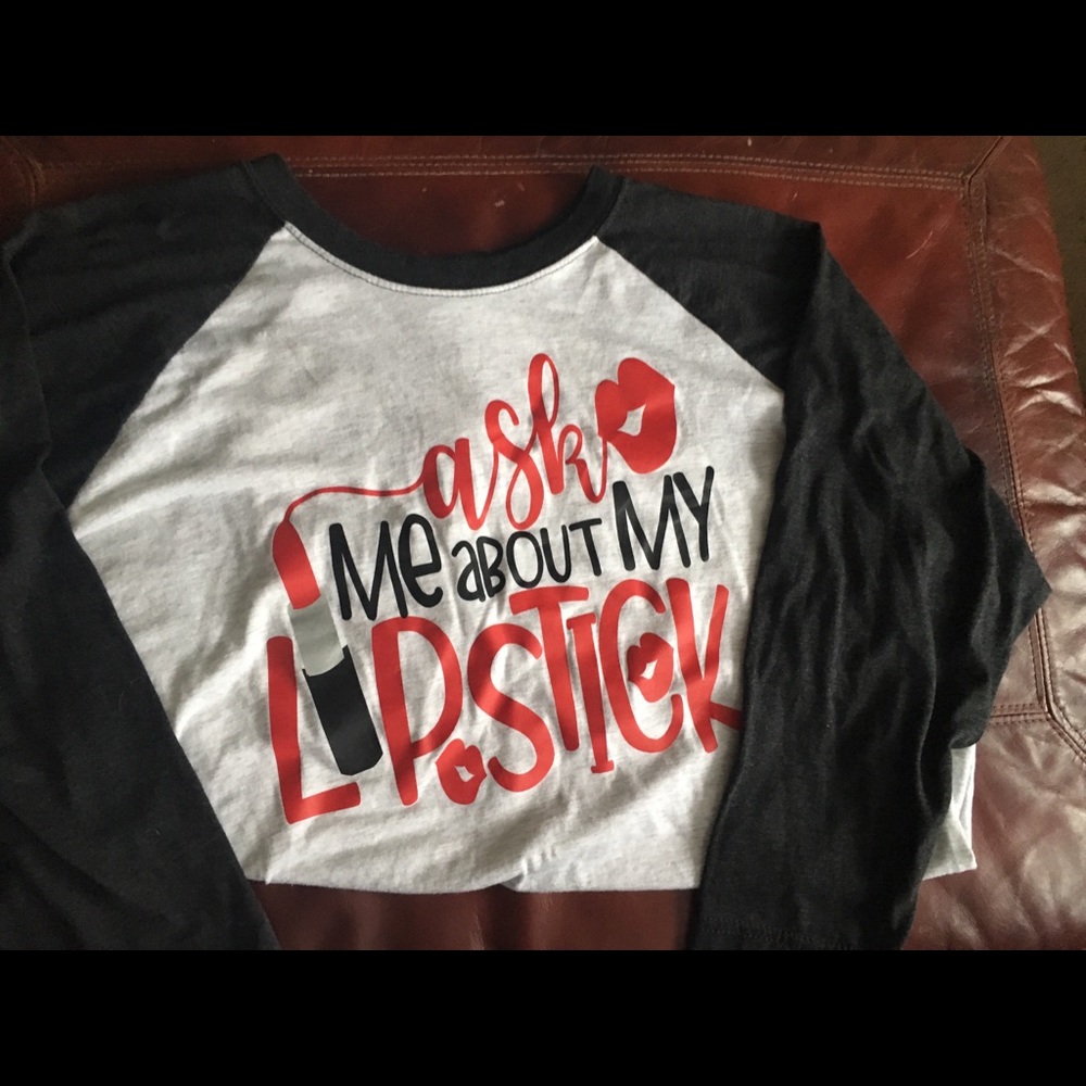 Lipstick baseball tee xl